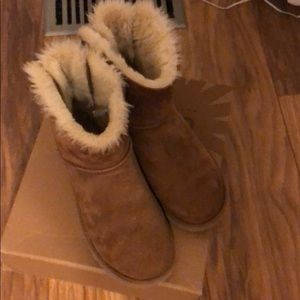 Chestnut brown Uggs